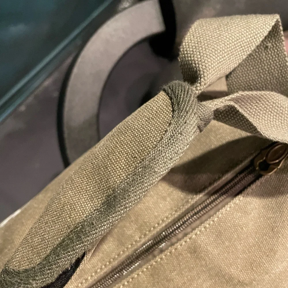 Gym Bag (small duffle) … LIKE NEW!….. UNISEX!!